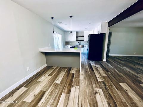 902 E Seldon Ln, Phoenix, AZ 85020 photo 3