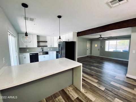 902 E Seldon Ln, Phoenix, AZ 85020 photo 1