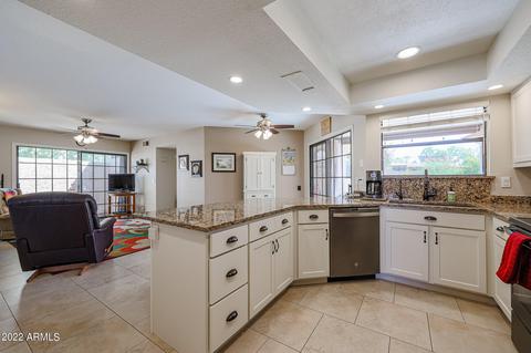 5207 E Half Moon Dr, Phoenix, AZ 85044 photo 1