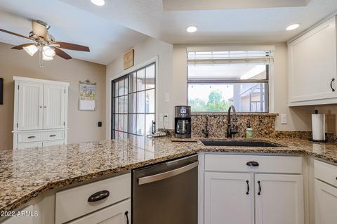 5207 E Half Moon Dr, Phoenix, AZ 85044 photo 3