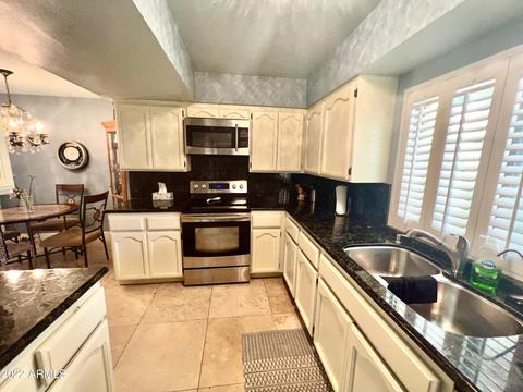 1037 E Lois Ln, Phoenix, AZ 85020 photo 9