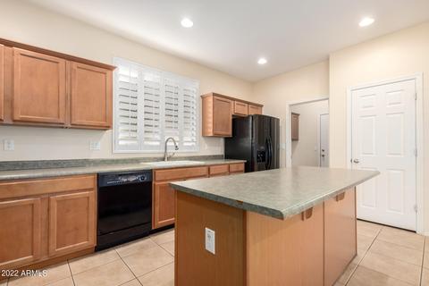 1033 E Julian Dr, Gilbert, AZ 85295 photo 3