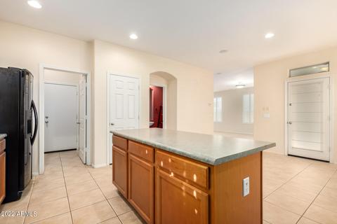 1033 E Julian Dr, Gilbert, AZ 85295 photo 5