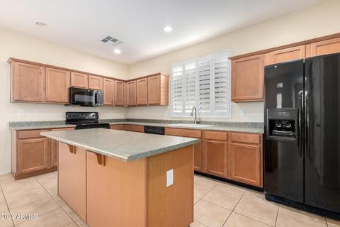1033 E Julian Dr, Gilbert, AZ 85295 photo 2