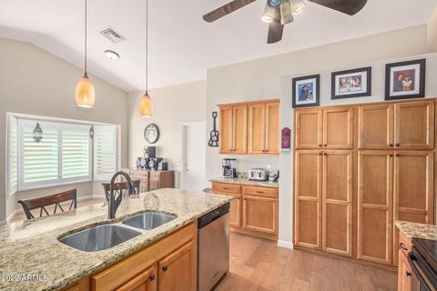 4037 E Taro Ln, Phoenix, AZ 85050 photo 12