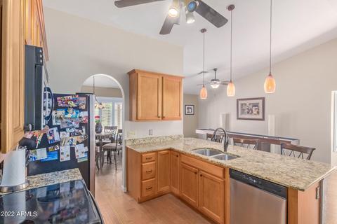 4037 E Taro Ln, Phoenix, AZ 85050 photo 13