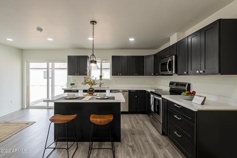 957 S Lawther Dr, Apache Junction, AZ 85120 photo 1