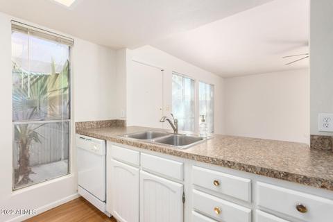 248 E Betty Elyse Ln, Phoenix, AZ 85022 photo 11