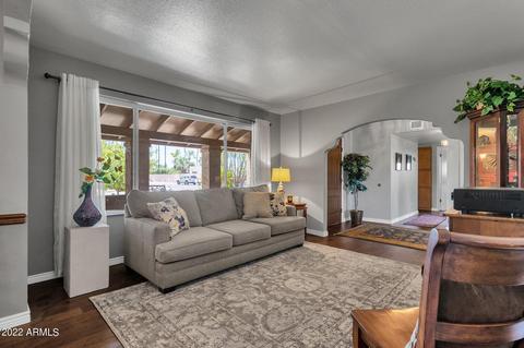 2902 E Laurel Ln, Phoenix, AZ 85028 photo 9