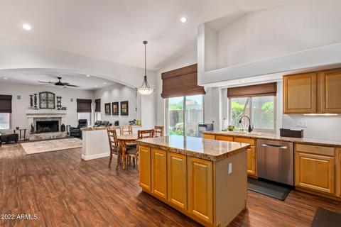 4034 E Robin Ln, Phoenix, AZ 85050 photo 11