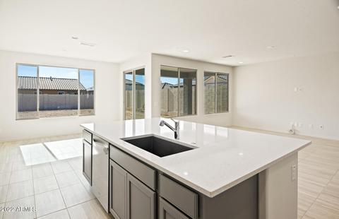 5840 N 88th Ln, Glendale, AZ 85305 photo 9