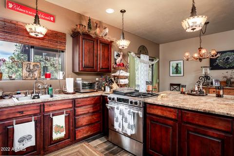 2866 Four Point Cir, Overgaard, AZ 85933 photo 10