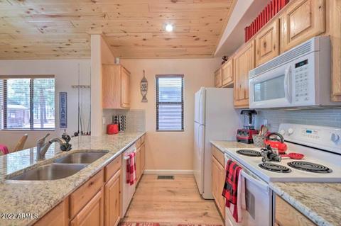 2708 High Pine Loop, Overgaard, AZ 85933 photo 9