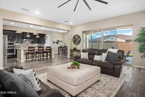 958 E Parkview Dr, Gilbert, AZ 85295 photo 3