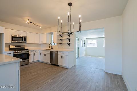 415 W Winston Dr, Phoenix, AZ 85041 photo 1