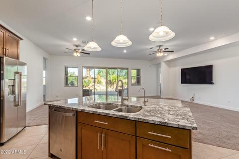 2422 E Pleasant Ln, Phoenix, AZ 85042 photo 13