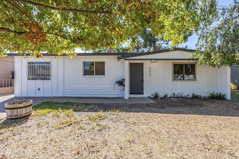 6957 W Wolf St, Phoenix, AZ 85033 photo 1
