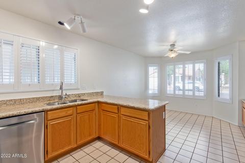 2219 E Taro Ln, Phoenix, AZ 85024 photo 9