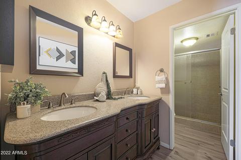 2807 E Laurel Ln, Phoenix, AZ 85028 photo 8