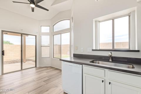 2063 S Peppertree Dr, Gilbert, AZ 85295 photo 9