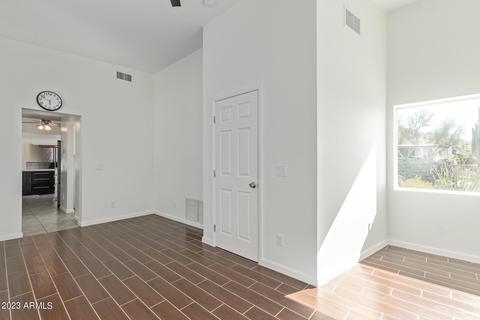 202 E Saddle Ln, Phoenix, AZ 85020 photo 12