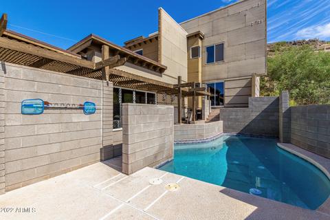 202 E Saddle Ln, Phoenix, AZ 85020 photo 1