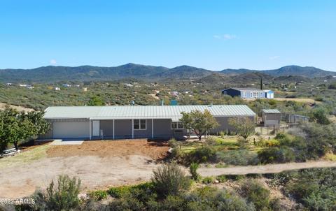 8220 W Shelburne Rd, Wilhoit, AZ 86332