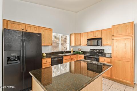 196 S Debra Ct, Gilbert, AZ 85296 photo 2