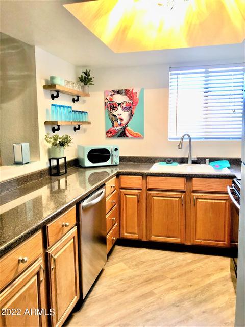1352 E Highland Ave #119, Phoenix, AZ 85014 photo 4