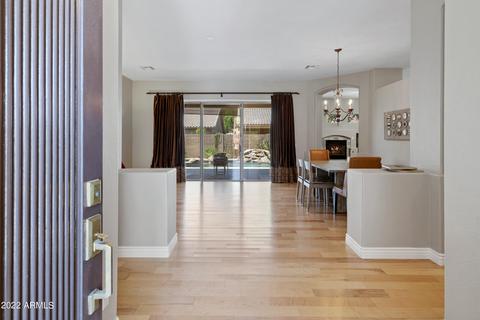 4368 E Lariat Ln, Phoenix, AZ 85050 photo 5