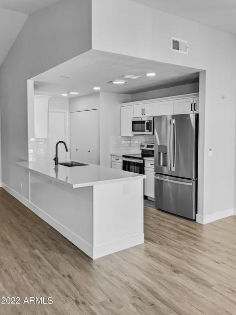 4032 E Taro Ln, Phoenix, AZ 85050 photo 2