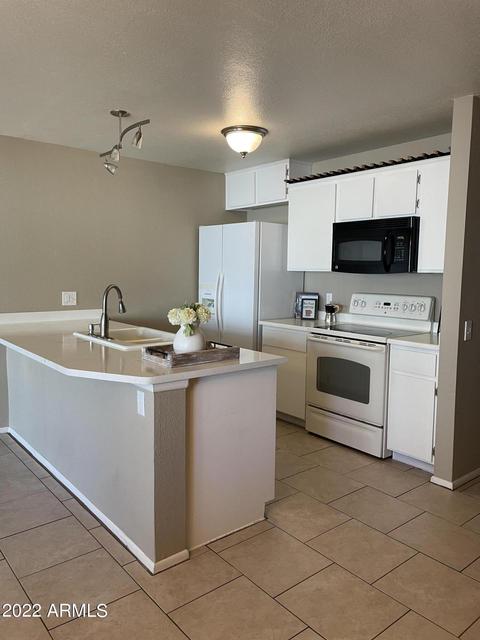 1902 E Sandra Ter, Phoenix, AZ 85022 photo 4