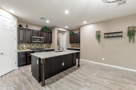3867 E Welton Ln, Gilbert, AZ 85295 photo 11