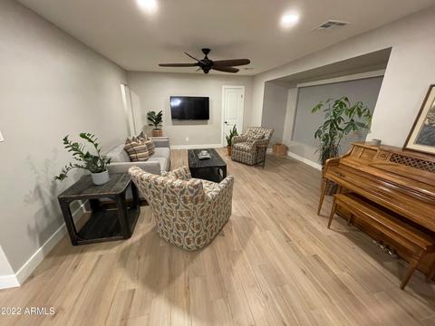907 E Berridge Ln, Phoenix, AZ 85014 photo 4