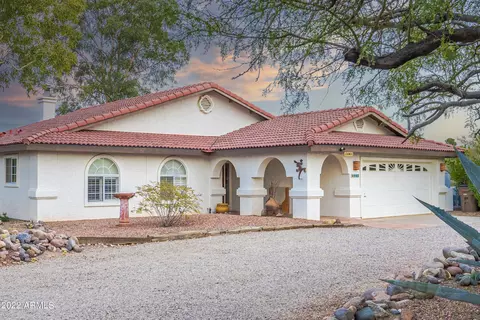 945 Falcon Dr, Wickenburg, AZ 85390