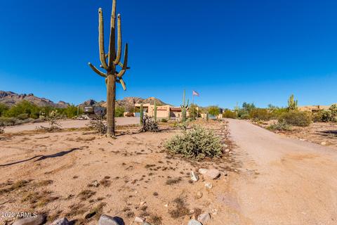 636 E Frontier St, Apache Junction, AZ 85119