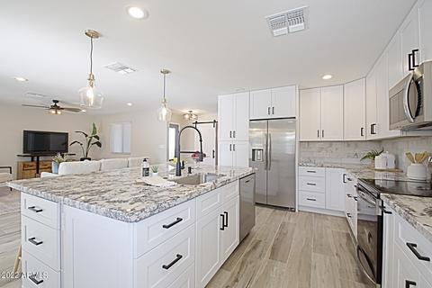 2933 E Yucca St, Phoenix, AZ 85028 photo 1
