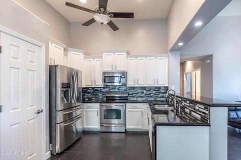 3916 E Branham Ln, Phoenix, AZ 85042 photo 1