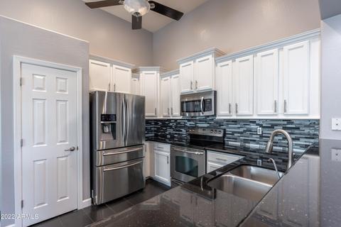 3916 E Branham Ln, Phoenix, AZ 85042 photo 4