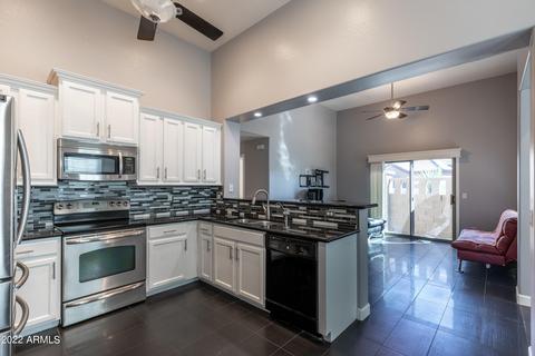 3916 E Branham Ln, Phoenix, AZ 85042 photo 2