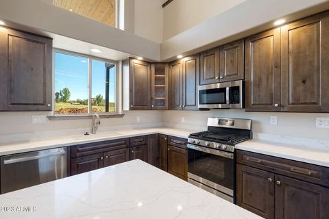 2255 Brown Bear Cir, Overgaard, AZ 85933 photo 5