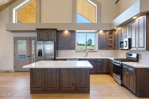 2255 Brown Bear Cir, Overgaard, AZ 85933 photo 2