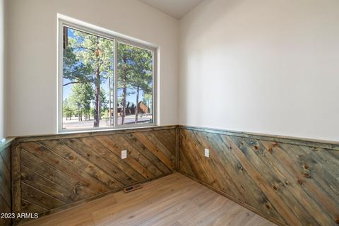 2255 Brown Bear Cir, Overgaard, AZ 85933 photo 4