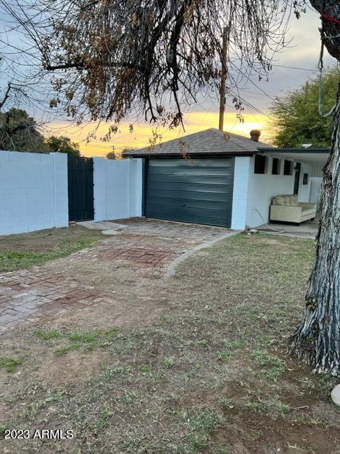 2747 E Amelia Ave, Phoenix, AZ 85016 photo 4