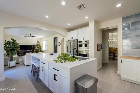 3978 E Crest Ln, Phoenix, AZ 85050 photo 9