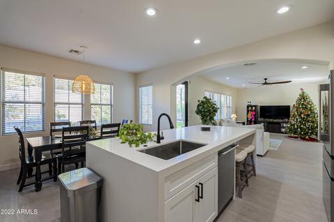 3978 E Crest Ln, Phoenix, AZ 85050 photo 10