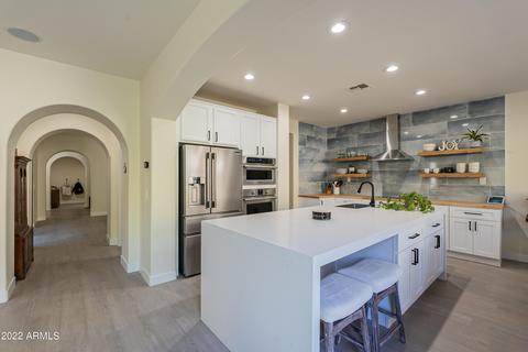 3978 E Crest Ln, Phoenix, AZ 85050 photo 2
