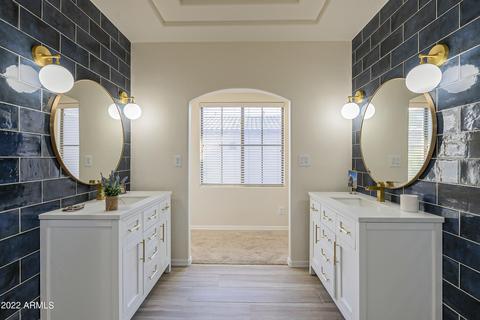 3978 E Crest Ln, Phoenix, AZ 85050 photo 7