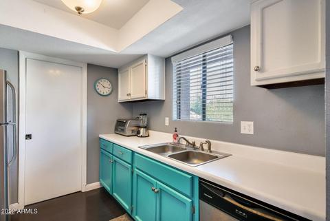 1352 E Highland Ave #202, Phoenix, AZ 85014 photo 9