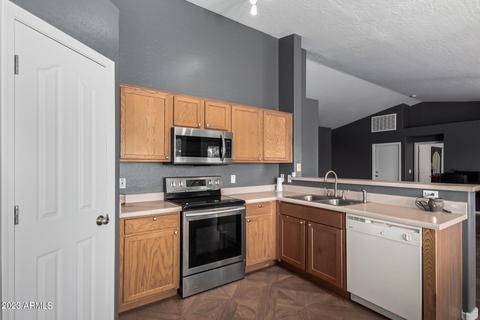 2901 E Morgan Dr, Gilbert, AZ 85295 photo 8